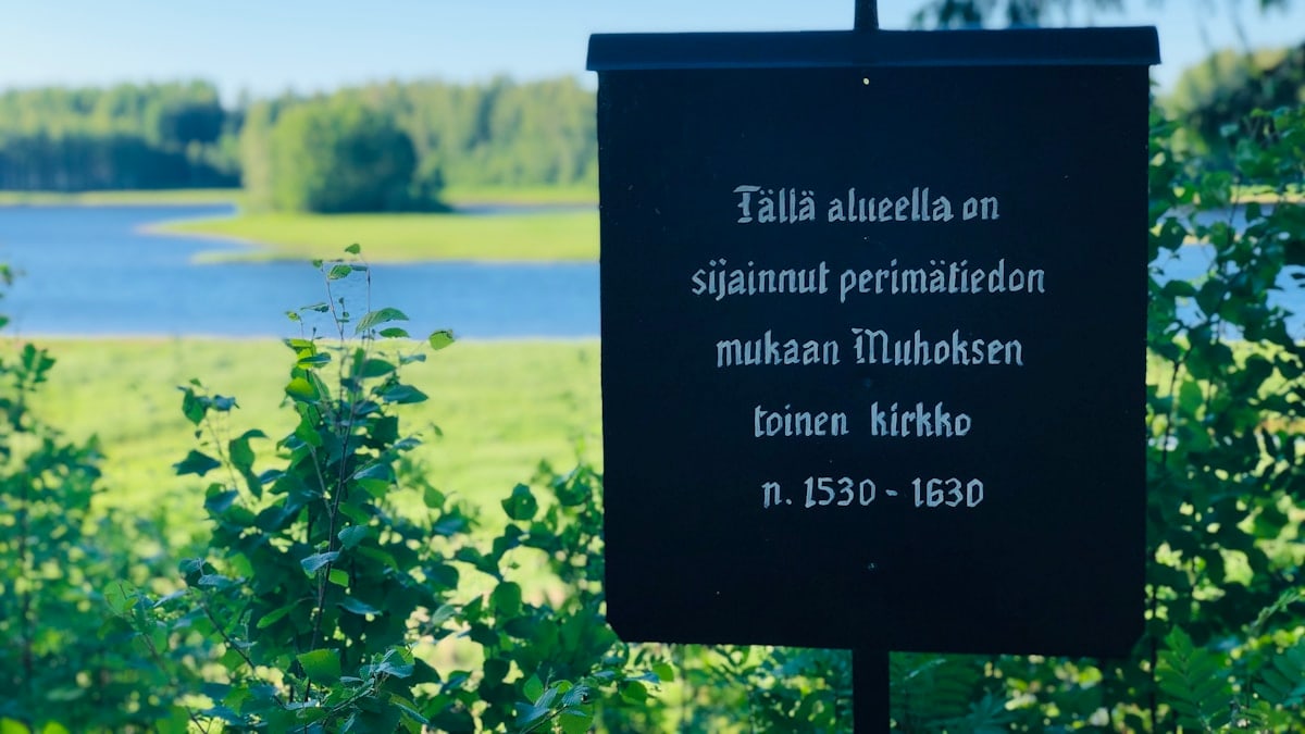 Sign: According to tradition the second church of Muhos has been located here during 1530-1630.